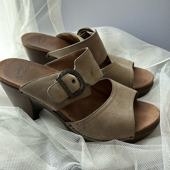 Dansko high Platform wedge leather sandal with buckle TAUPE SUEDE size 40 - Picture 2 of 10